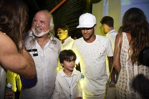 Neymar rouba a cena no Réveillon em Fernando de Noronha