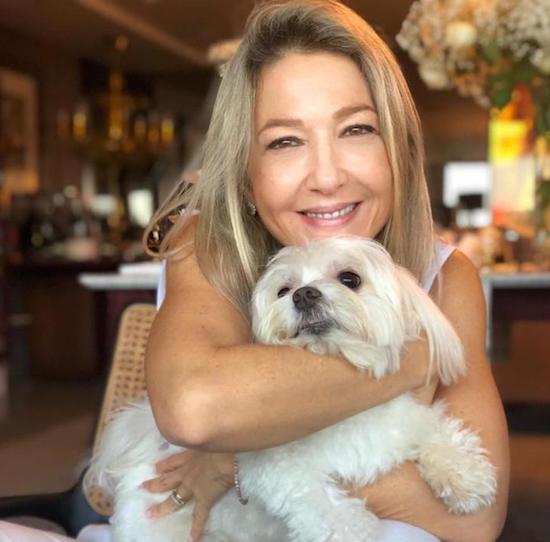 Carnem Rangel arma festinha no Pipo Restaurante para celebrar a nova idade do seu pet