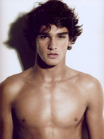 Marlon Teixeira vai desfilar para Ellus no SPFW