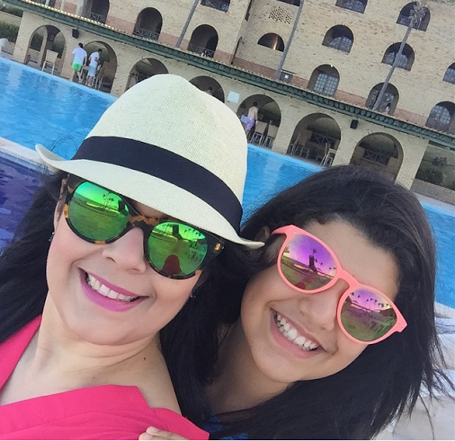 Sellene Câmara curte weekend, ao lado da família, no Coliseum Hotel