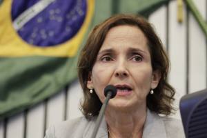 Izolda Cela será vice de Camilo Santana