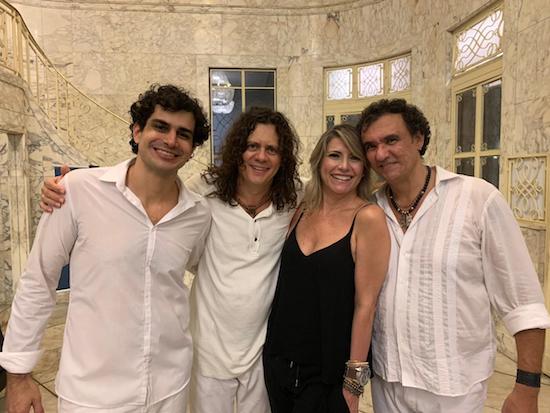 Eveline Duarte prestigia o espetáculo “Somos Todos Nós Assim”, no Cineteatro São Luiz