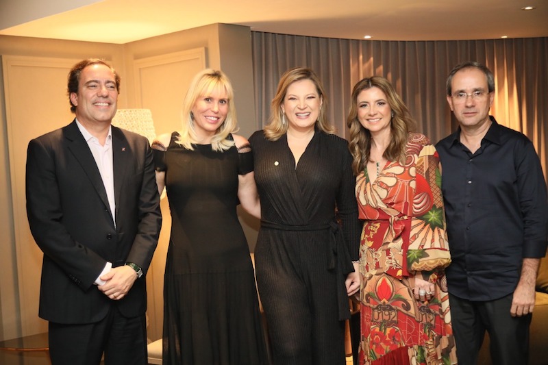 Emília Buarque e Sérgio Resende armam jantar em torno de Joice Hasselmann e Pedro Guimarães