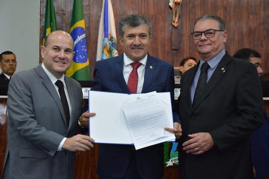 Antônio Henrique lança edital do primeiro concurso público da CMFor