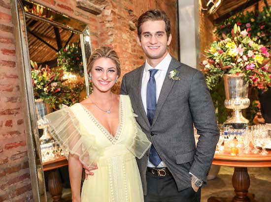 Bruna Magalhães e Ravi Macêdo oficializam noivado!