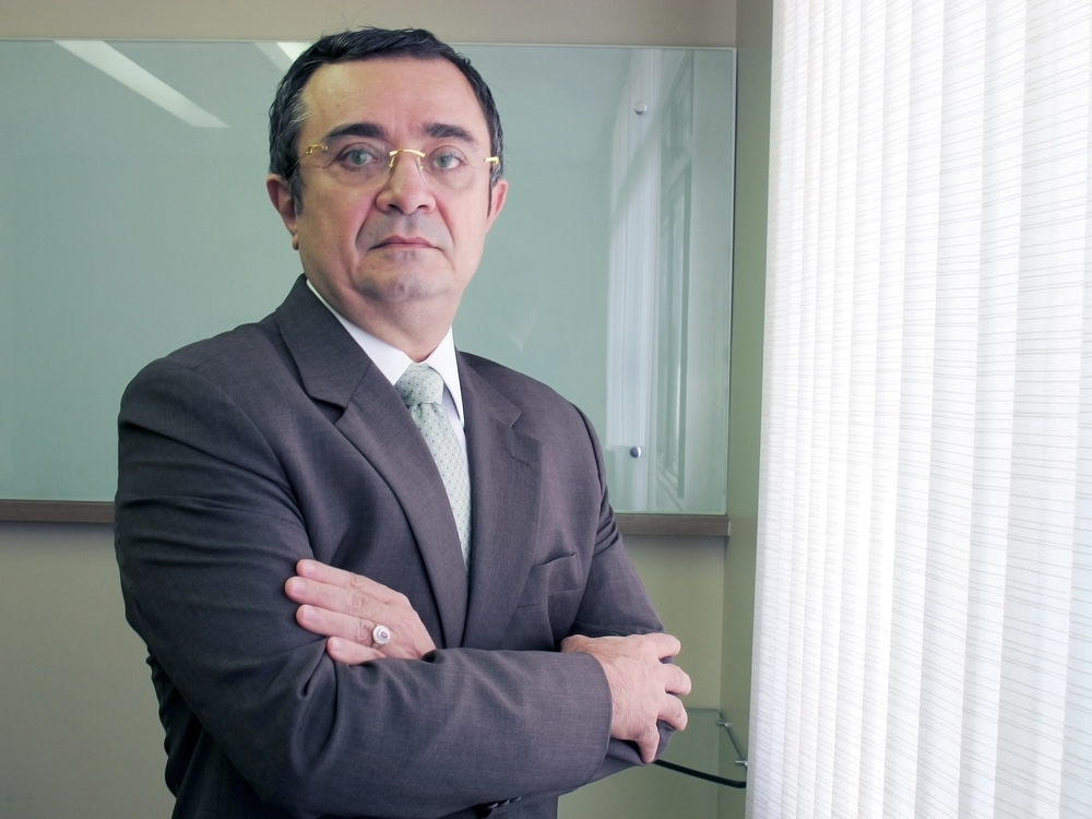 Salmito Filho entrega Medalha Boticário Ferreira a Ricardo Valente