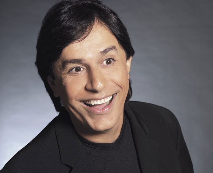 Outubro chega com filmes, shows e muita música no Cineteatro São Luiz