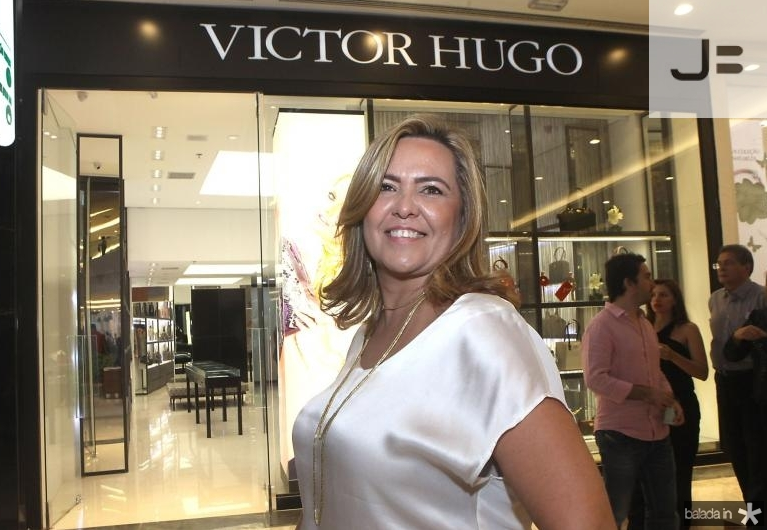 Victor Hugo se junta à luta contra o câncer na campanha Outubro Rosa