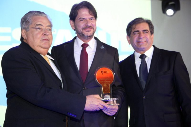 Prêmio PPE - Cid Gomes e prefeitos recebem homenagem em prestigiada solenidade