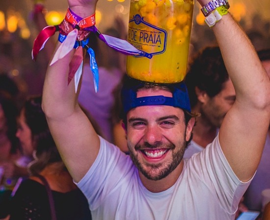 Cláudio Nelson celebra a nova idade, bem ao seu estilo, em Recife