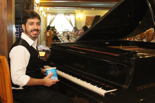 Felipe Adjafre comanda Recital Beneficente