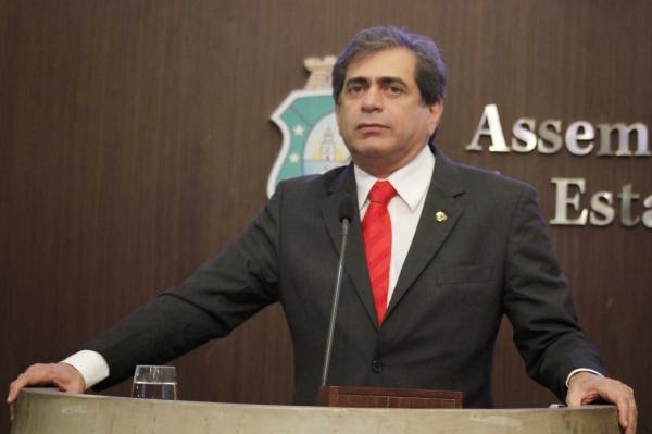 Zezinho Albuquerque é reeleito presidente da AL-CE