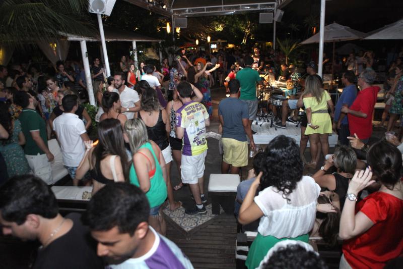Feijuca Carioca atrai um exército de bonitonas ao Colosso Lake Lounge -  Portal IN - Pompeu Vasconcelos - Balada IN
