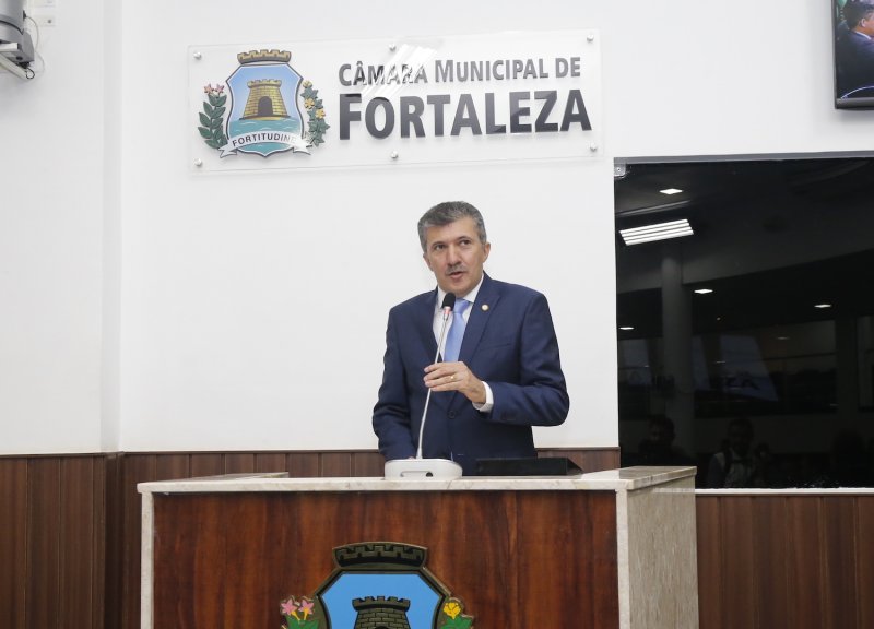Antônio Henrique toma posse como presidente da Câmara Municipal de Fortaleza