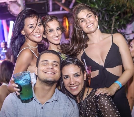 A folia vai tomar conta do Colosso Lake Lounge neste Carnaval. Vem saber!