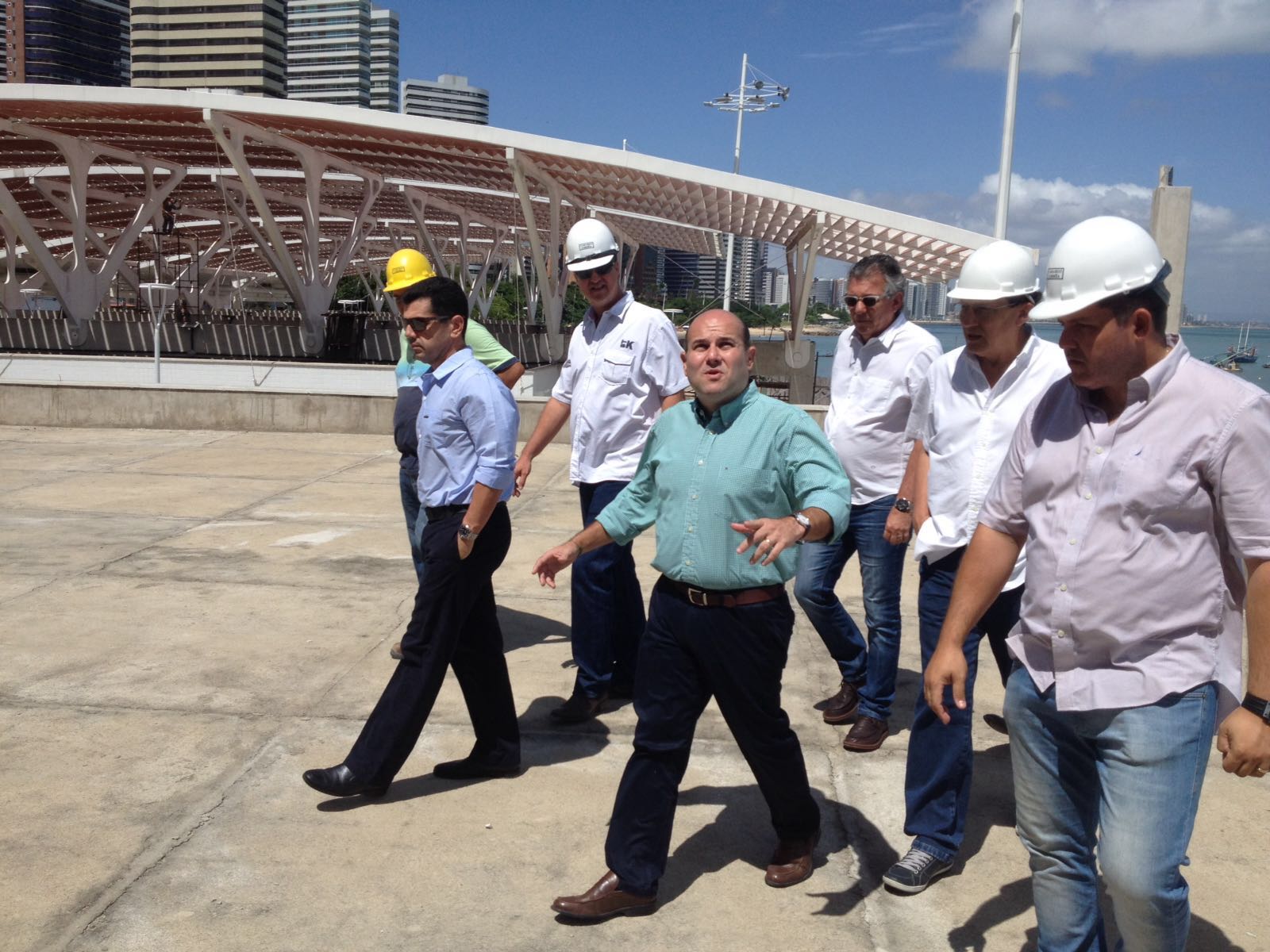 Roberto Cláudio visita canteiro de obras do Mercado dos Peixes na Beira Mar