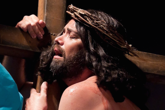 ‘A Paixão de Cristo’ é encenada no Dragão do Mar