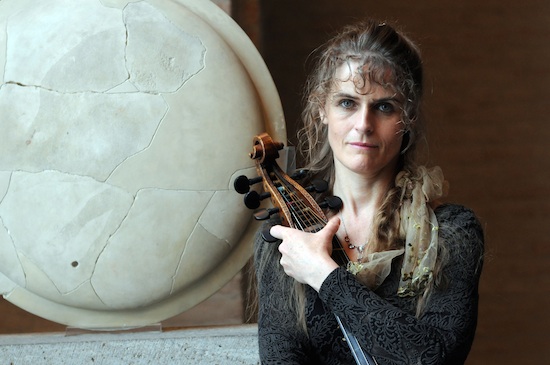 Violinista alemã Friederike Heumann faz show em Fortaleza