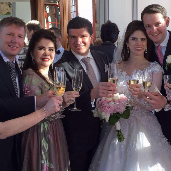 Natasha Whalley e Daniel Carrington trocam alianças em Portugal