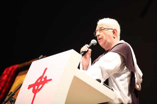 Padre Airton Freire desembarca em Fortaleza