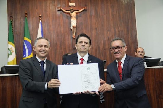 Kennedy Reial Linhares é agraciado com a outorga da Medalha Boticário Ferreira