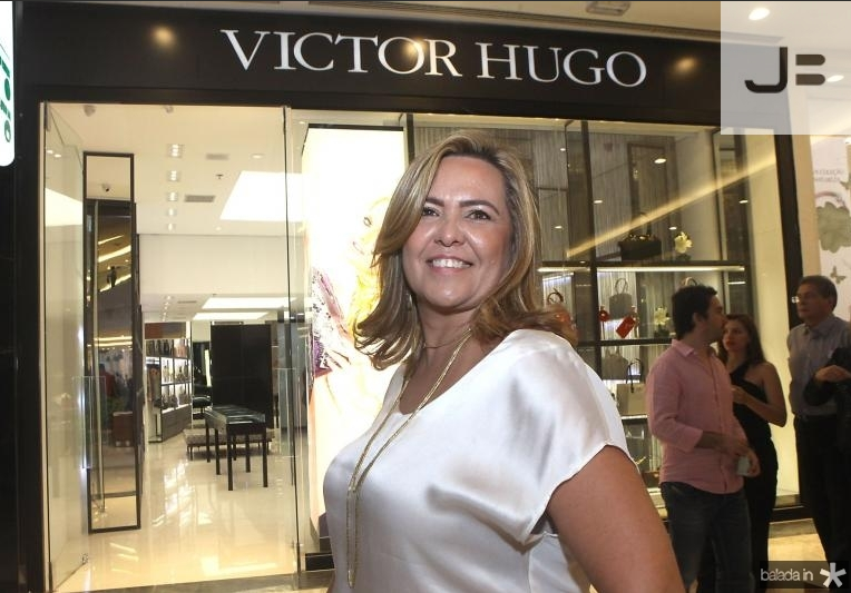 Victor Hugo aposta em diversos estilos de bolsas para o Dia dos Namorados!