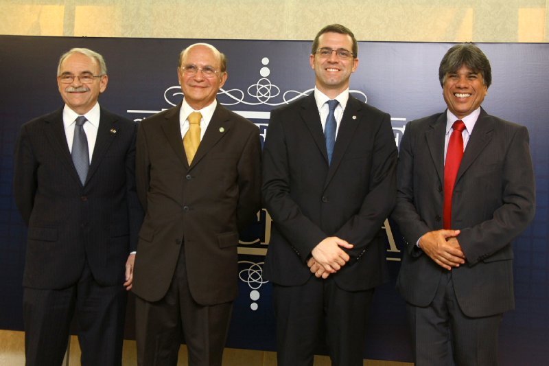 Ednilton Soárez assume presidência da Sociedade Consular do Ceará