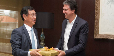 Camilo Santana apresenta potencial econômico a embaixador da Coreia do Sul