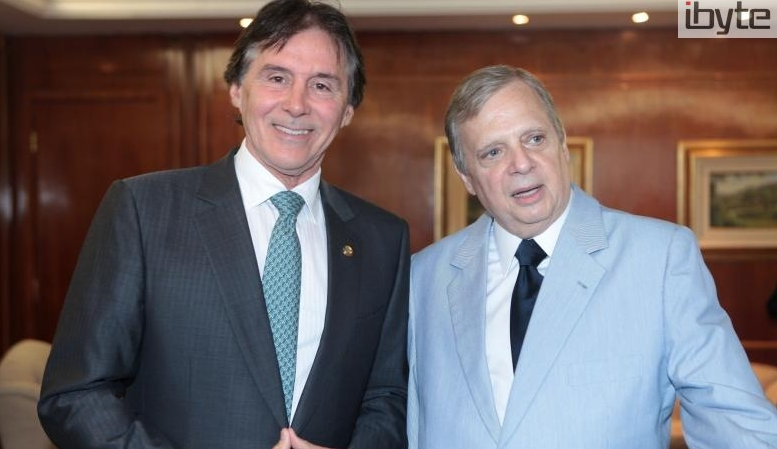 Senadores cearenses se reúnem com presidente da TAM