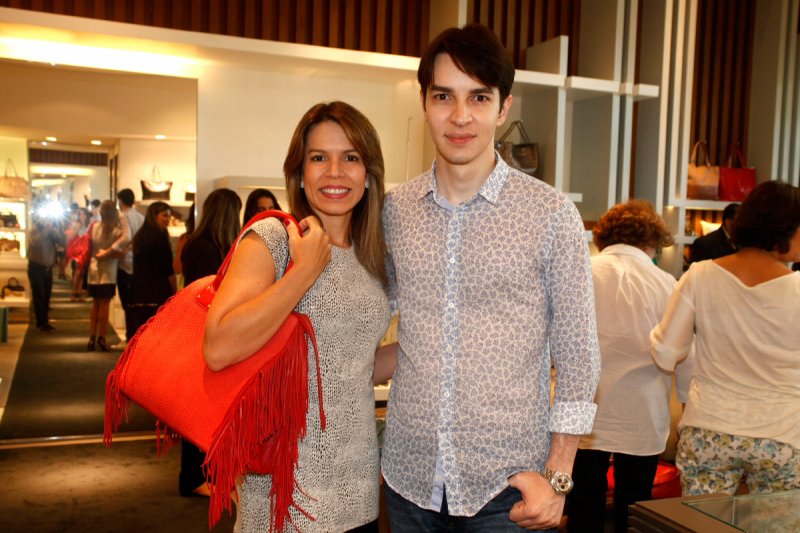 Meia Sola lança Coleção Love Moschino