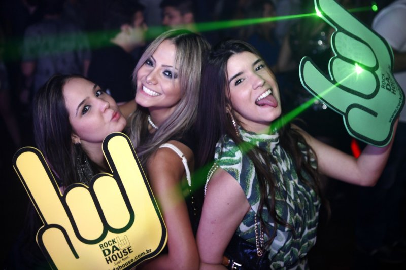 Os deejays da dupla 'Rock da House' se revezam nas picks up da Pink Elephant