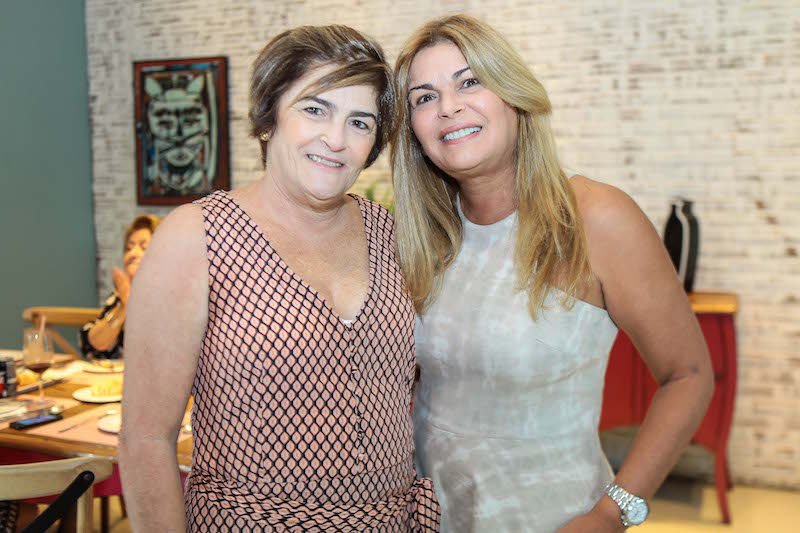 Happy Birthday - Carla Quintão recebe a família e amigos na Casa de Moá para brindar a mudança de idade