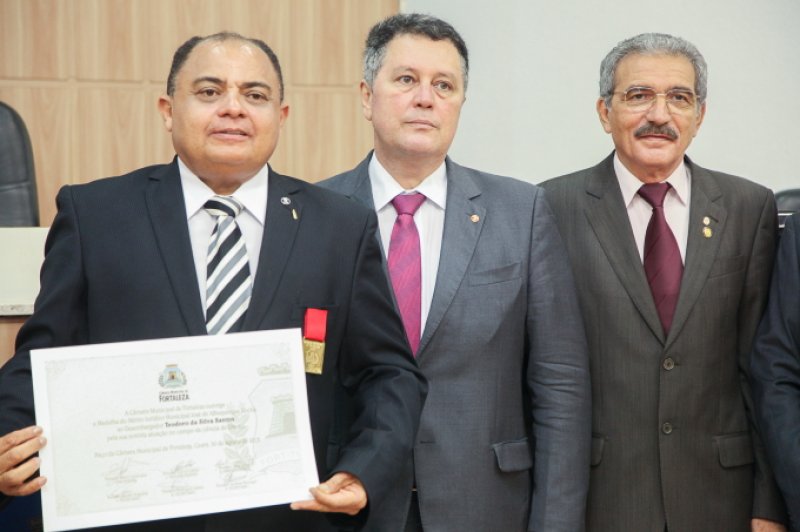 reconhecimento - Desembargador Teodoro Silva Santos ganha homenagens na Câmara Municipal de Fortaleza