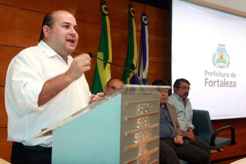 Prefeito Roberto Cláudio participa de encontro na FIEC