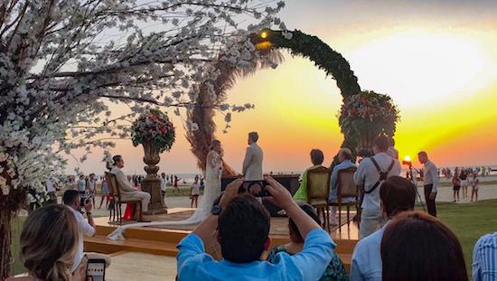 Bruna Waleska e Rodrigo Frota se casam ao pôr do sol em Jericoacoara