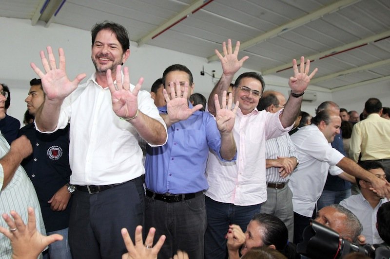 Eleições 2014 - Cid Gomes anuncia filiação ao PROS durante reunião no Hotel Romanos