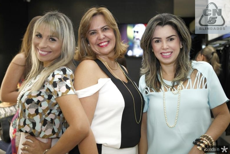 Lulus conferem as novidades da nova loja de Kilda Antunes