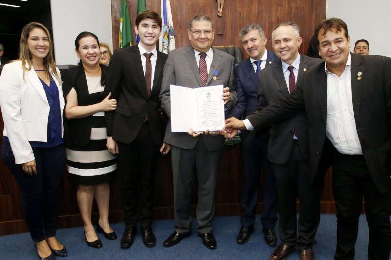 Hélio Leitão é agraciado com a Medalha Dom Hélder Câmara em solenidade na CMFor