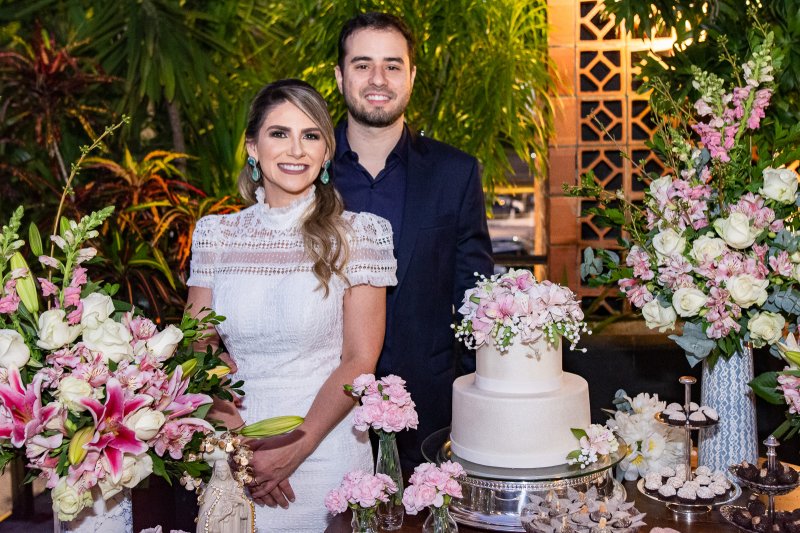 Nathália da Escóssia e Oswaldo Duarte celebram a união civil em comemoração intimista no Moleskine