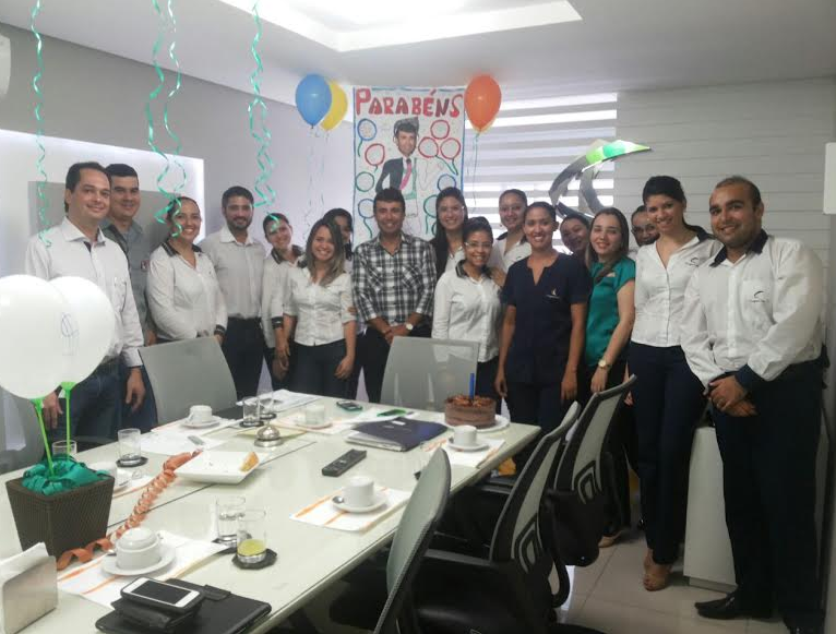 Marcos Novaes ganha sessão parabéns surpresa