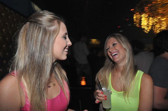 Famosos se jogam na madrugada catarinense