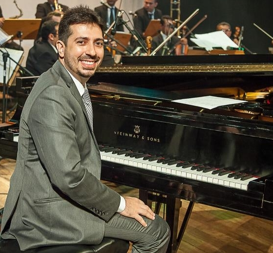 Felipe Adjafre realIza concerto no Theatro José de Alencar