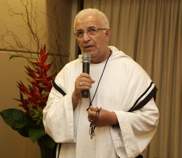 Pe. Airton recebe homenagem na AJE