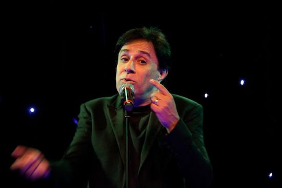 Tom Cavalcante volta ao Brasil e faz show no Pikadero