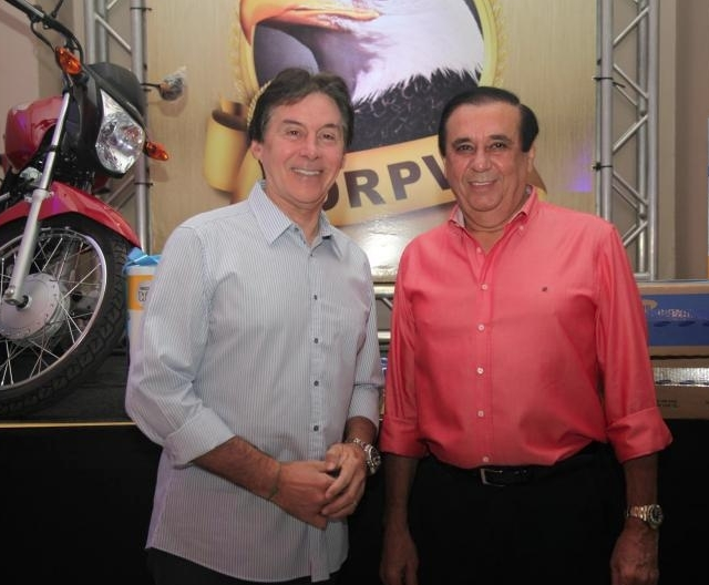 Eunício é reconduzido à liderança do PMDB por unanimidade