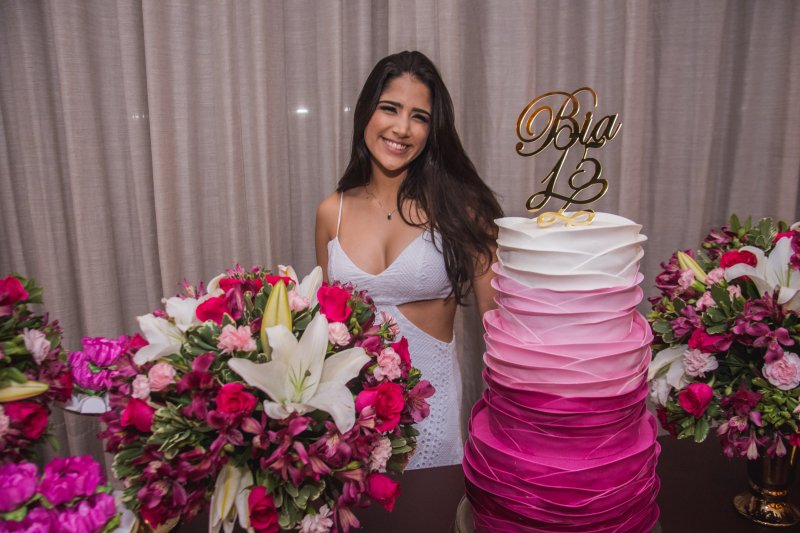15 primaveras - Beatriz Teixeira ganha festa surpresa de seus pais para celebrar seus 15 anos