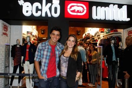 Rodrigo Simas e Monique Alfradique inauguram loja Ecko, em SP
