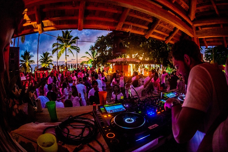 A gente se encontra no Cafe de La Musique Cumbuco!