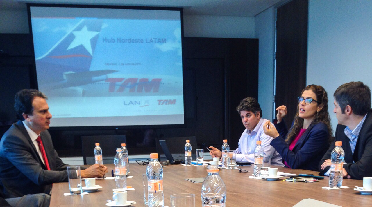 Camilo Santana se reúne com a presidente da TAM em São Paulo