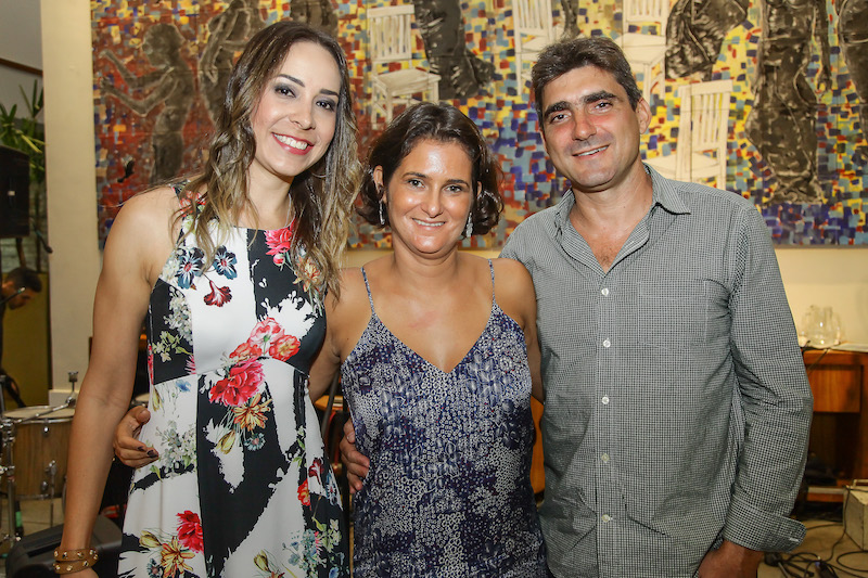 Cantora Ludmila Amaral celebra 10 anos de sua banda, hoje, no L`Ô